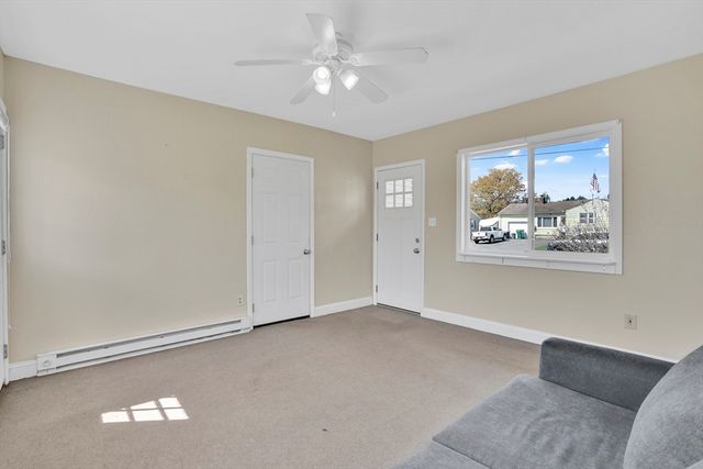 35 Sherwood St, Chicopee, MA 01013