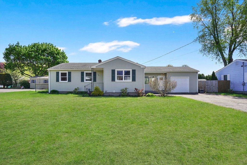 35 Sherwood St, Chicopee, MA 01013
