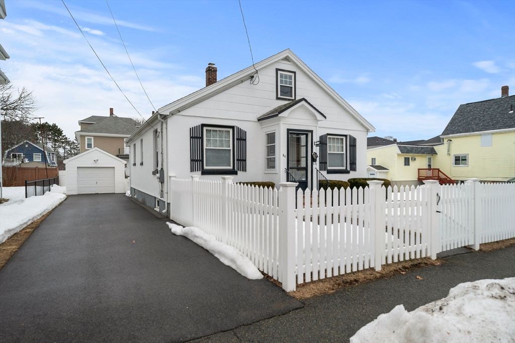 54 Safford St, Quincy, MA 02171