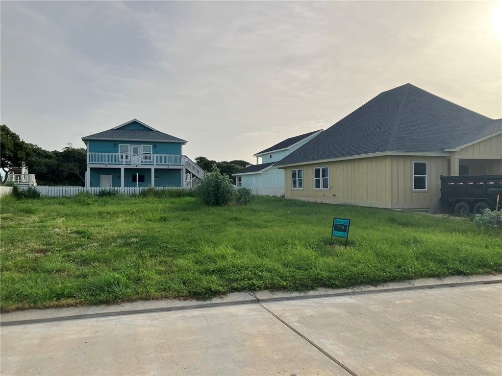 140 Breezeway Dr, Rockport, TX 78382 — exterior