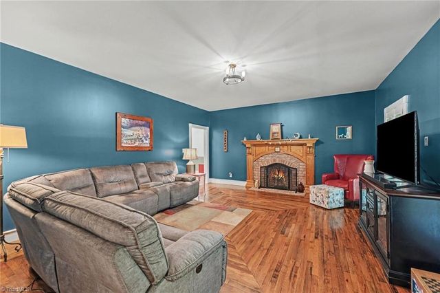 3190 Macbrandon Lane, Pfafftown, NC 27040