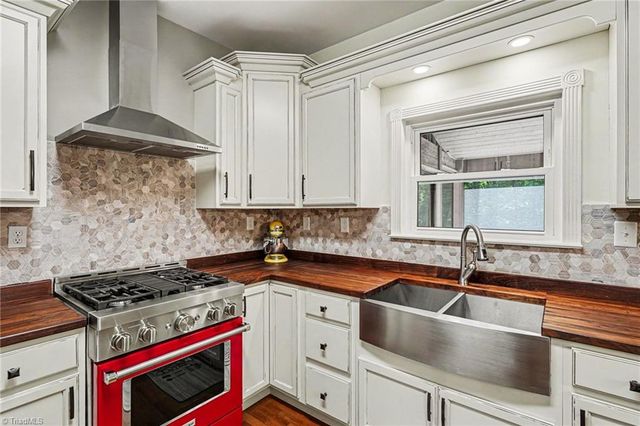 3190 Macbrandon Lane, Pfafftown, NC 27040