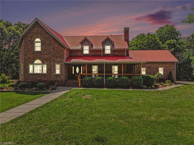 3190 Macbrandon Lane, Pfafftown, NC 27040