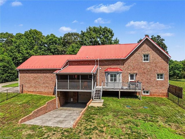 3190 Macbrandon Lane, Pfafftown, NC 27040