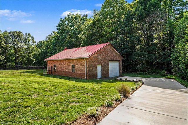 3190 Macbrandon Lane, Pfafftown, NC 27040