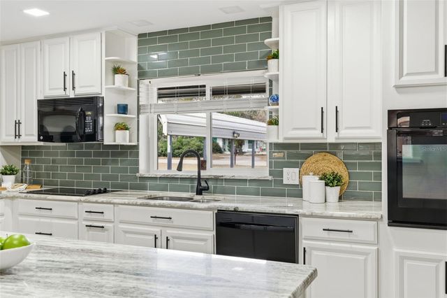 124 LAKE MOLLY AVENUE, Deland, FL 32724