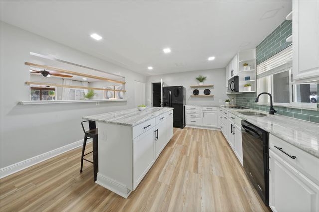 124 LAKE MOLLY AVENUE, Deland, FL 32724