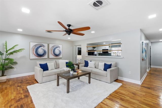 124 LAKE MOLLY AVENUE, Deland, FL 32724