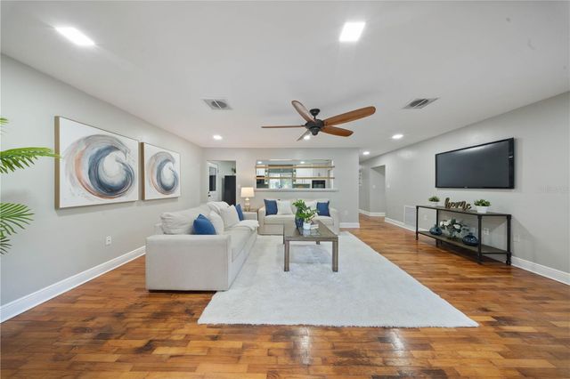 124 LAKE MOLLY AVENUE, Deland, FL 32724