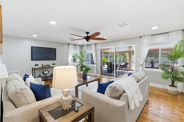 124 LAKE MOLLY AVENUE, Deland, FL 32724