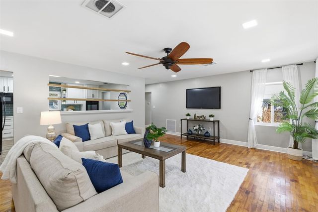 124 LAKE MOLLY AVENUE, Deland, FL 32724