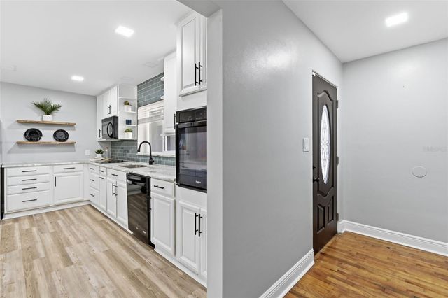 124 LAKE MOLLY AVENUE, Deland, FL 32724