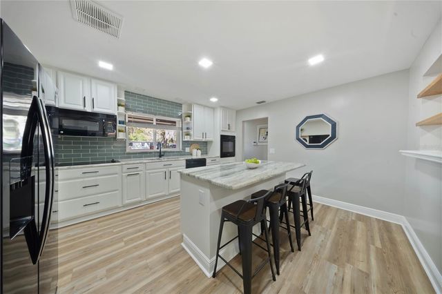 124 LAKE MOLLY AVENUE, Deland, FL 32724