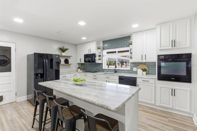 124 LAKE MOLLY AVENUE, Deland, FL 32724