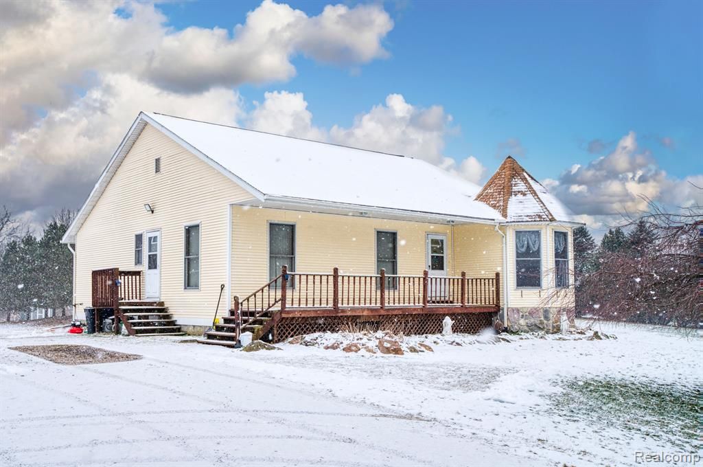 2977 Oakley Road, Stockbridge, MI 49285