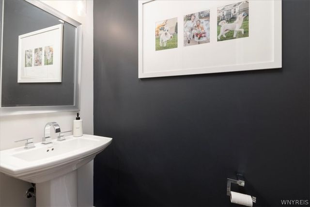 5489 Cooper Ridge, Hamburg, NY 14075