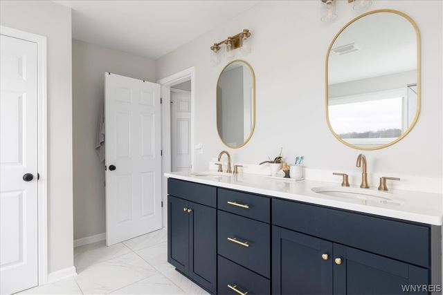 5489 Cooper Ridge, Hamburg, NY 14075