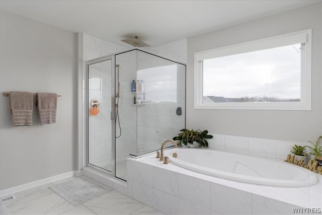 5489 Cooper Ridge, Hamburg, NY 14075