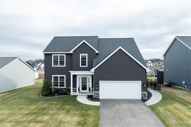 5489 Cooper Ridge, Hamburg, NY 14075