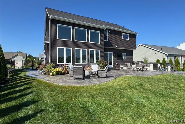 5489 Cooper Ridge, Hamburg, NY 14075