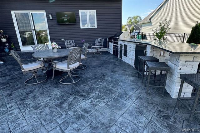 5489 Cooper Ridge, Hamburg, NY 14075