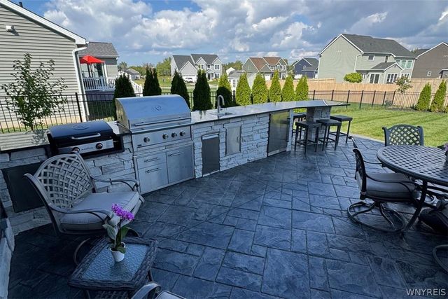 5489 Cooper Ridge, Hamburg, NY 14075