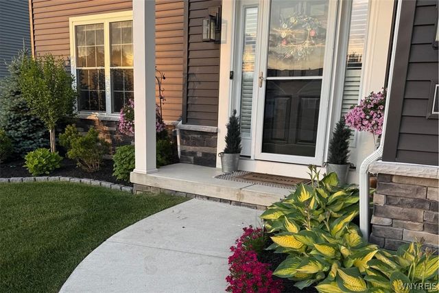 5489 Cooper Ridge, Hamburg, NY 14075