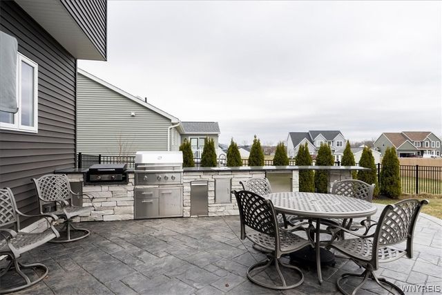 5489 Cooper Ridge, Hamburg, NY 14075