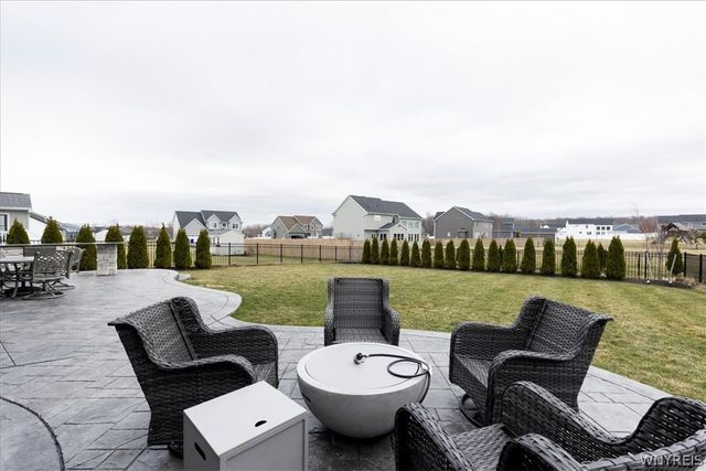 5489 Cooper Ridge, Hamburg, NY 14075