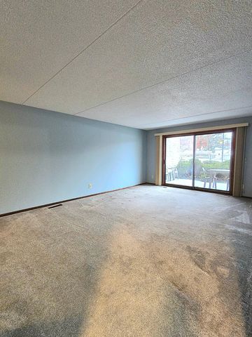 2455 Londin Lane E 117, Maplewood, MN 55119