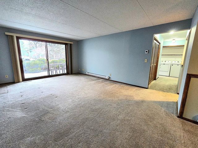 2455 Londin Lane E 117, Maplewood, MN 55119