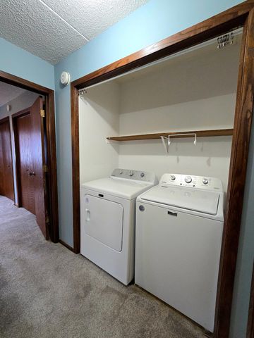 2455 Londin Lane E 117, Maplewood, MN 55119