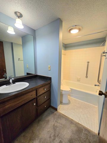 2455 Londin Lane E 117, Maplewood, MN 55119