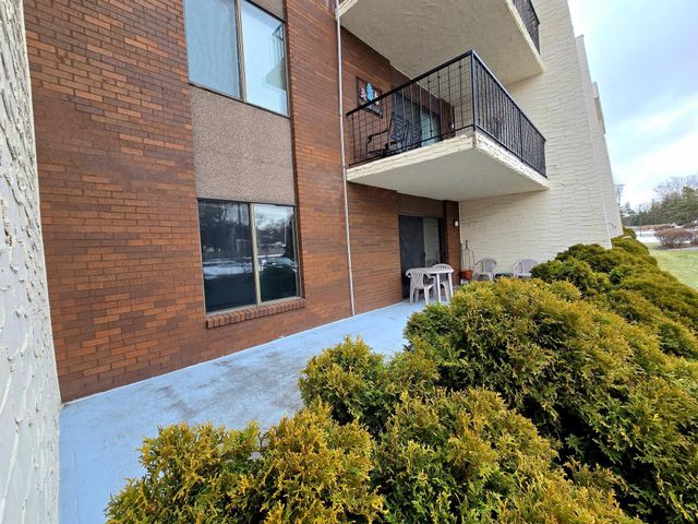 2455 Londin Lane E 117, Maplewood, MN 55119