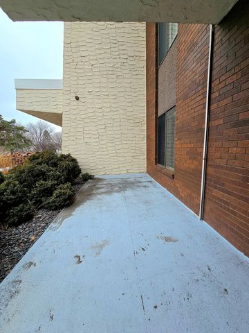 2455 Londin Lane E 117, Maplewood, MN 55119