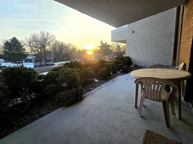 2455 Londin Lane E 117, Maplewood, MN 55119