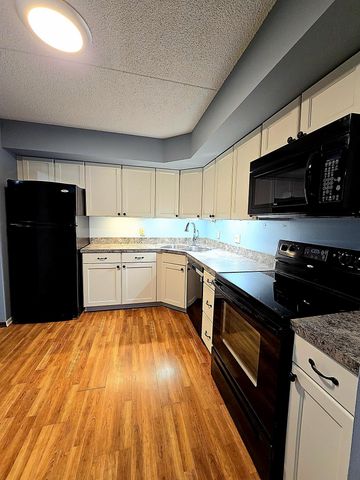 2455 Londin Lane E 117, Maplewood, MN 55119