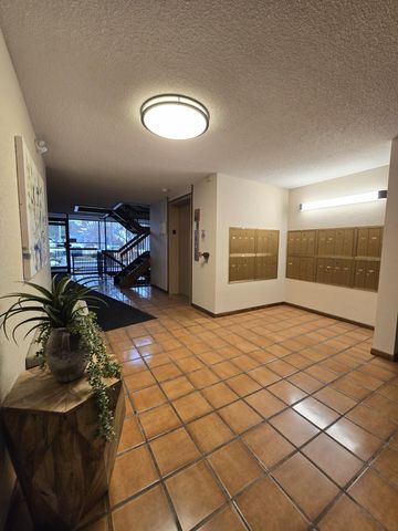 2455 Londin Lane E 117, Maplewood, MN 55119