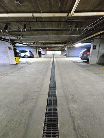 2455 Londin Lane E 117, Maplewood, MN 55119