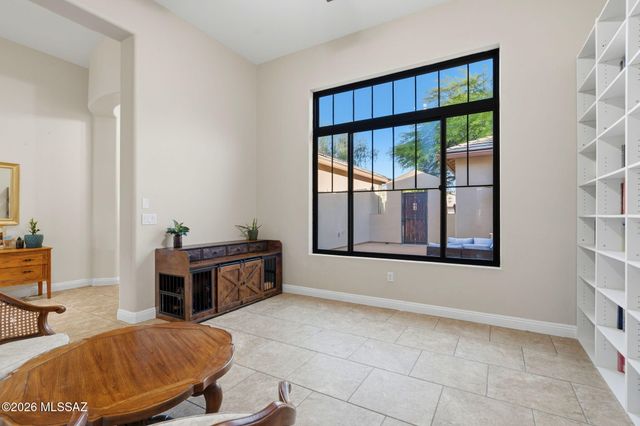 1220 W Calabria Court, Oro Valley, AZ 85755