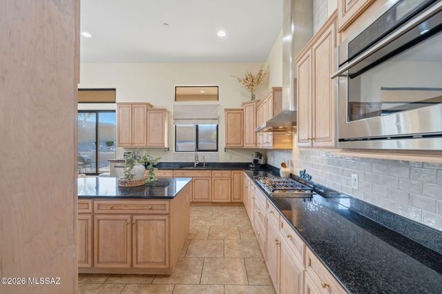 1220 W Calabria Court, Oro Valley, AZ 85755