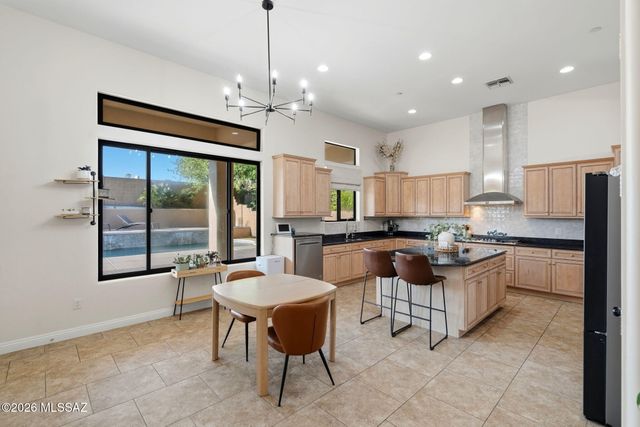 1220 W Calabria Court, Oro Valley, AZ 85755
