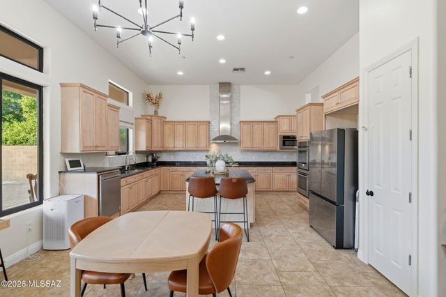 1220 W Calabria Court, Oro Valley, AZ 85755