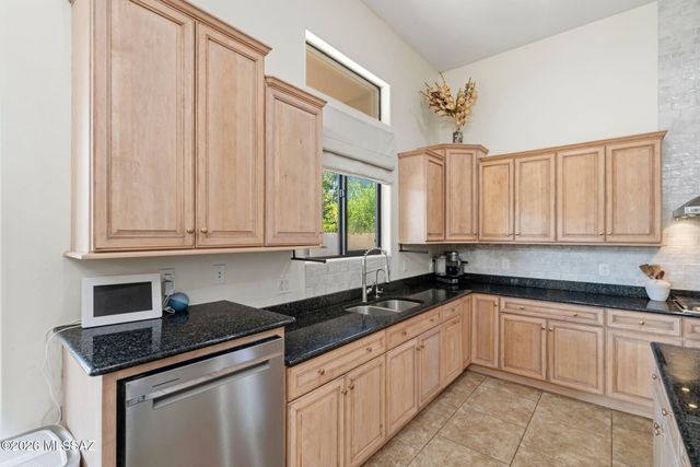 1220 W Calabria Court, Oro Valley, AZ 85755