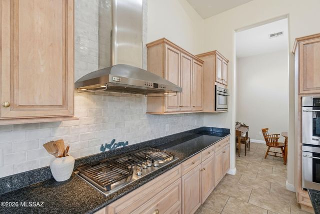 1220 W Calabria Court, Oro Valley, AZ 85755
