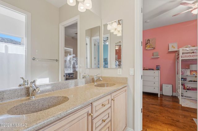 1220 W Calabria Court, Oro Valley, AZ 85755