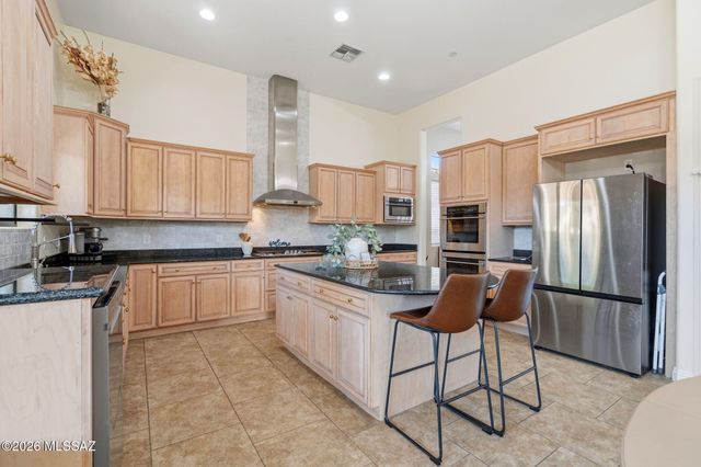 1220 W Calabria Court, Oro Valley, AZ 85755