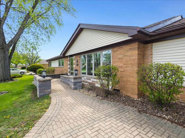 12524 S 71st Court, Palos Heights, IL 60463