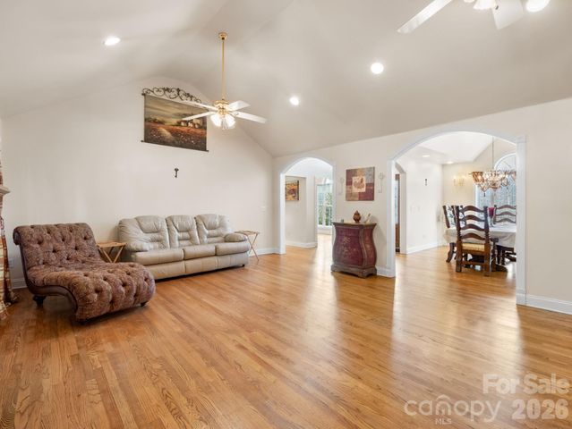 92 Rodaeo Drive, Columbus, NC 28722