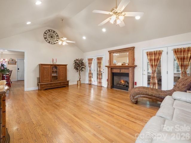 92 Rodaeo Drive, Columbus, NC 28722